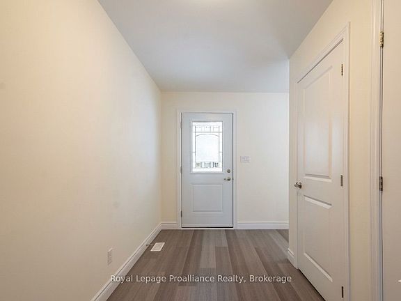 3rd image of 121 Farrington Cres