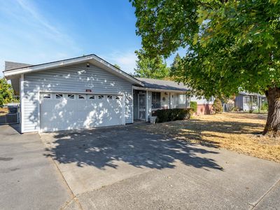 905 SE Fern St, Grants Pass, OR, 97526