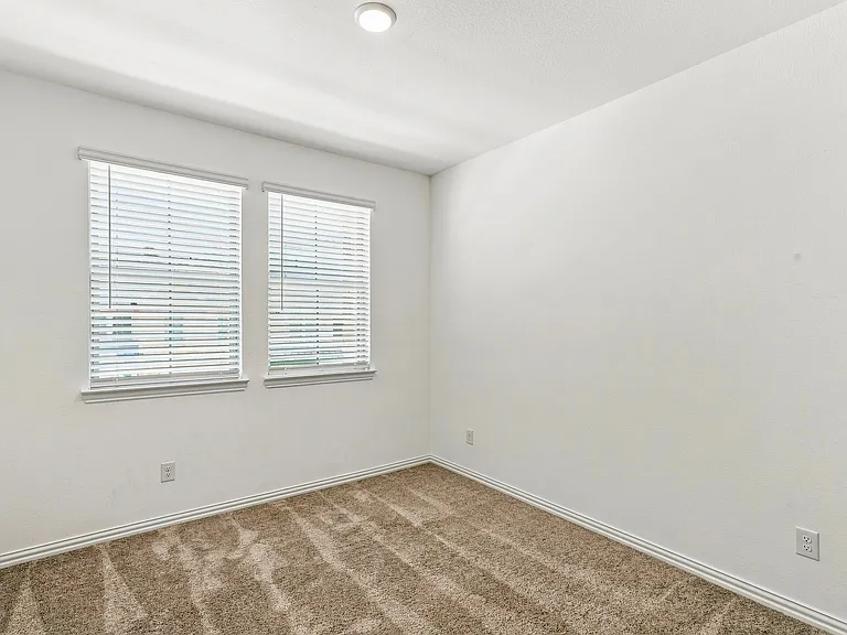 537 Parkside Dr — Photo 24