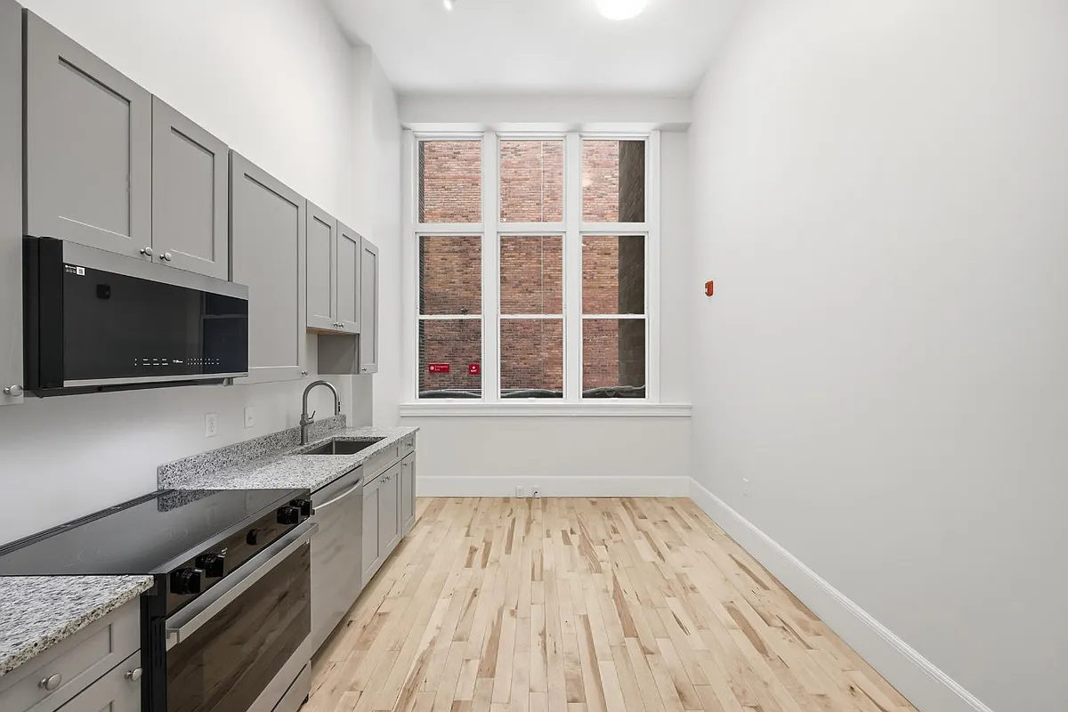 Unit Photo - 130 N Pearl St #101