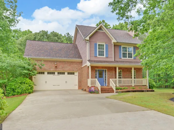 36 Queen Cir, Hartwell, GA 30643