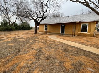 102 County Road 4850, Dilley, TX 78017