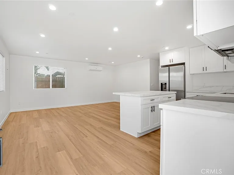 16120 Haynes St — Photo 5