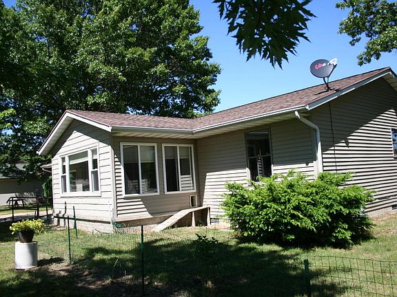 3rd image of 3211 Fair Oak St