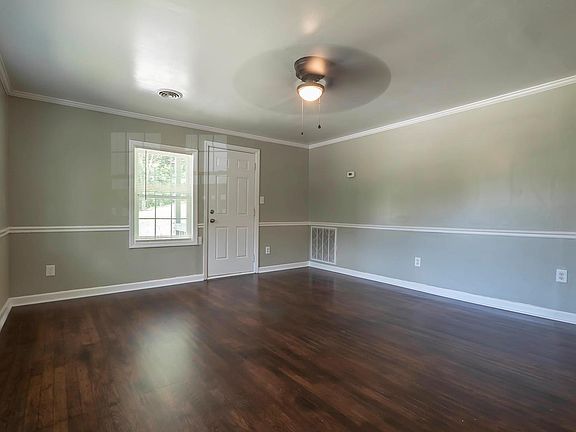 5th image of 121 Moore Cir