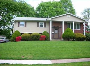 32 Bluefields Ln, Blauvelt, NY 10913