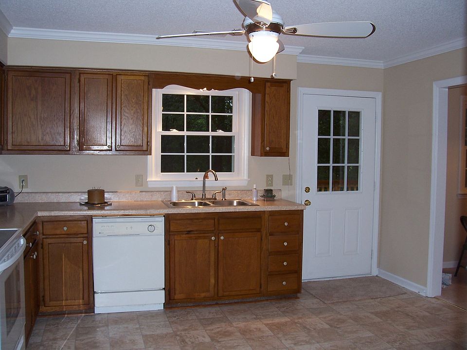 Large Eat-in Kitchen