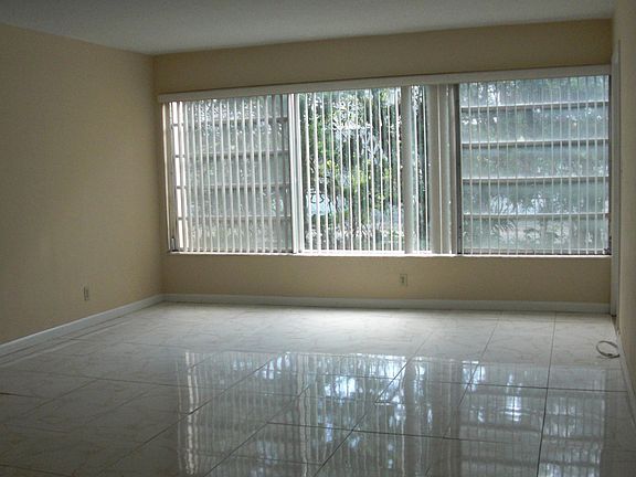 4th image of 16800 NE 15th Ave APT 310