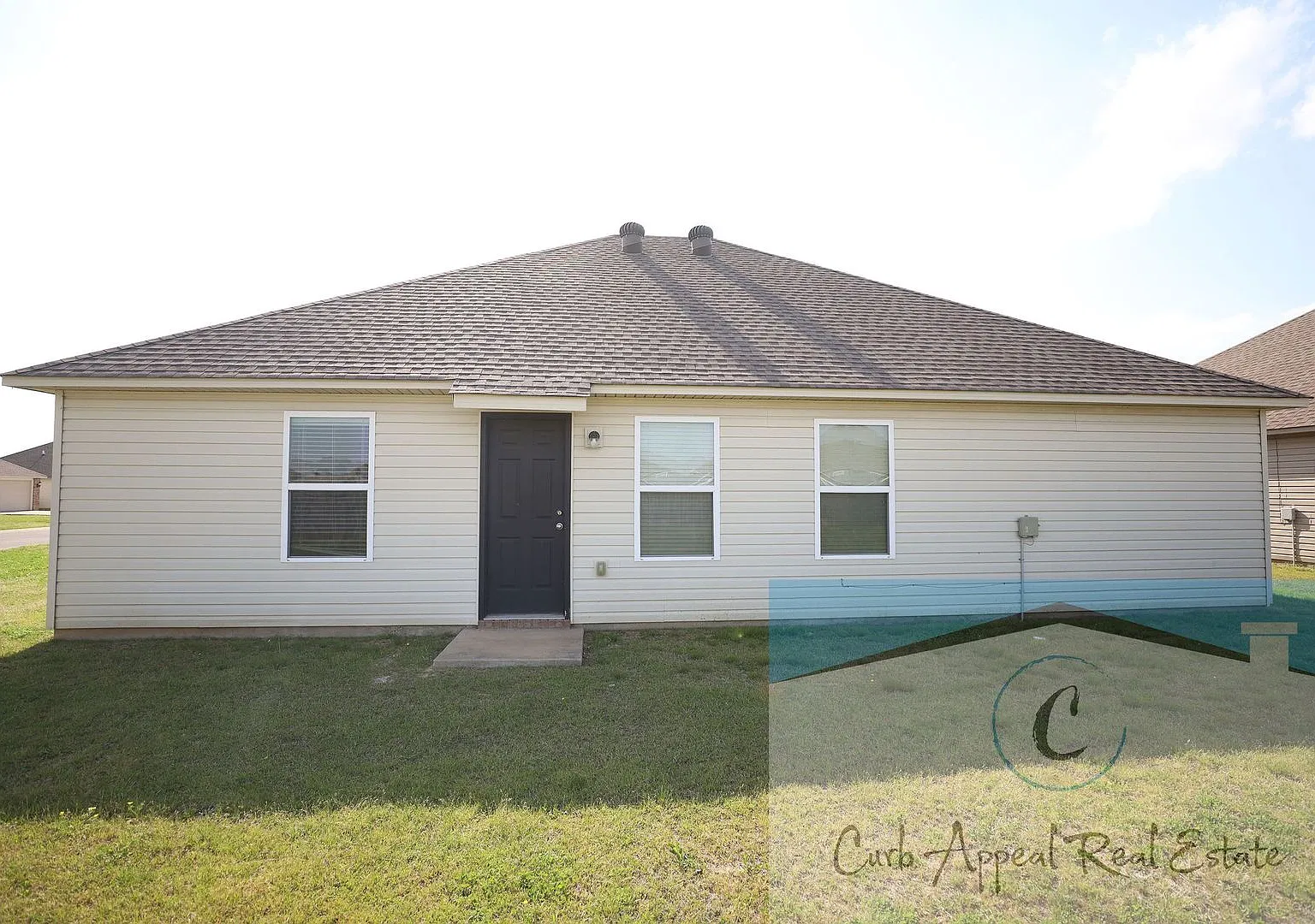 Beautiful 3-Bedroom Home with 2-Car Garage & Spacious Backyard Nettleton Schools! — Photo 2