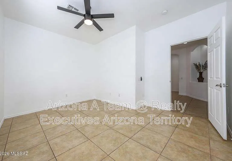 10401 E Yew Pl — Photo 6