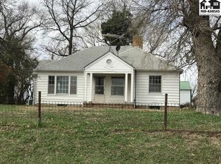 7711 N Hodge Rd, Sterling, KS 67579