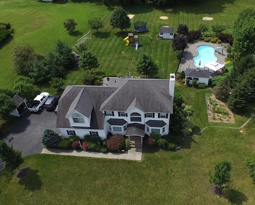 1st image of 923 River Point Dr