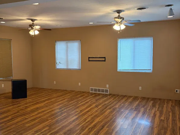 902 Cedar St, Scranton, IA 51462
