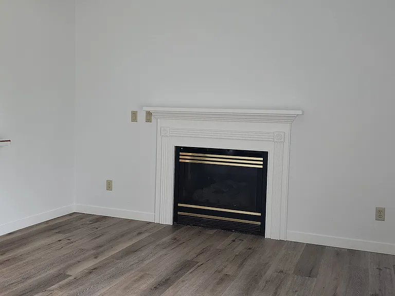 405 Cindy Ln — Photo 3
