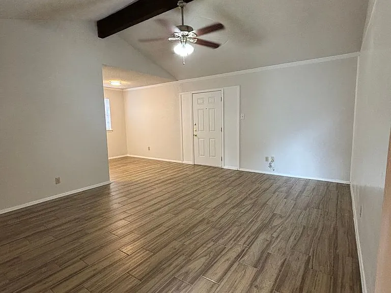 912 Vaughn Dr — Photo 4