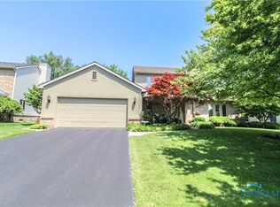 5828 Eaglewood Dr, Sylvania, OH 43560
