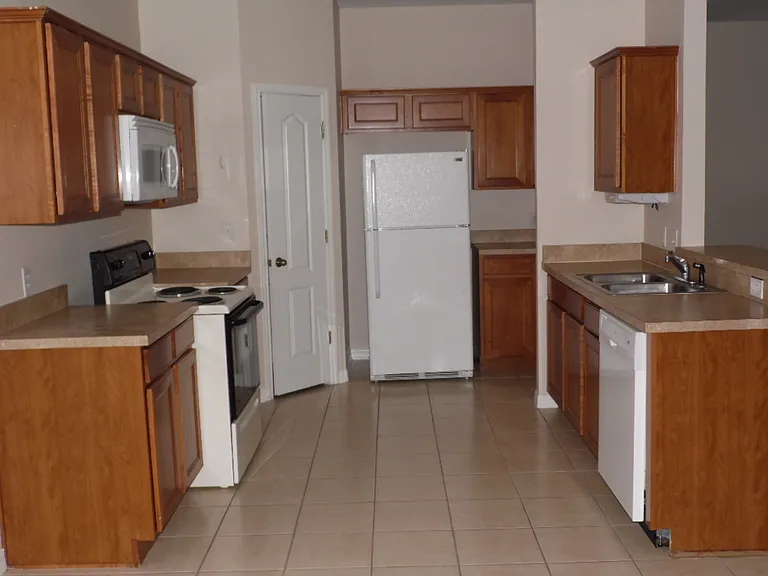 4005 Pemberly Pines Cir — Photo 3