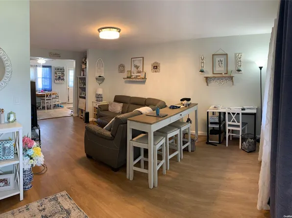 1054 America Avenue, West Babylon, NY 11704