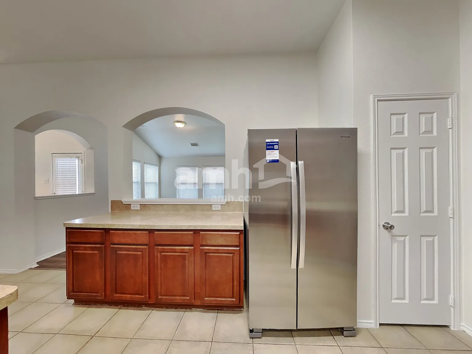 4 bed, 2.0 bath, 2521 sqft, $2,695 — Photo 4