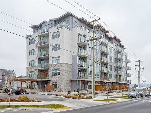 2nd image of 916 Lyall St #206