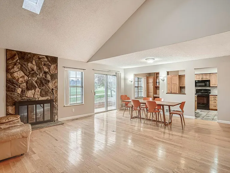 2528 S Vaughn Way #D — Photo 10