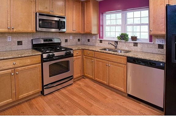 3rd image of 1013 Goodwin Ln