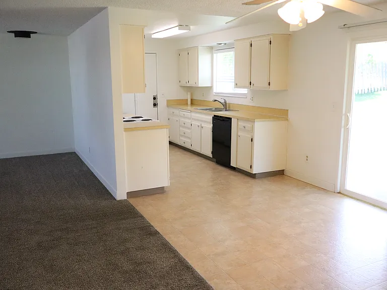 220 Pierce Ave — Photo 16