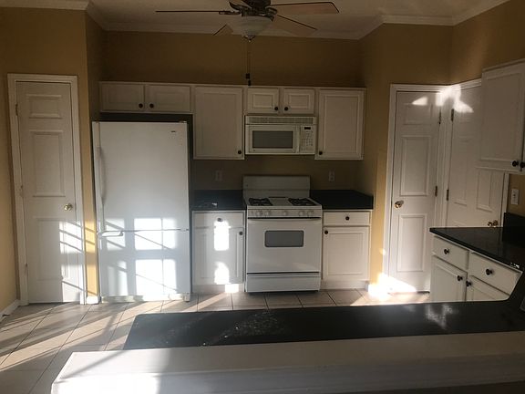 Kitchen & pantry closets