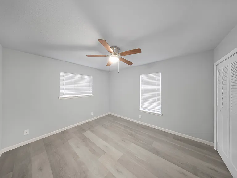 4243 Greystone Dr — Photo 13