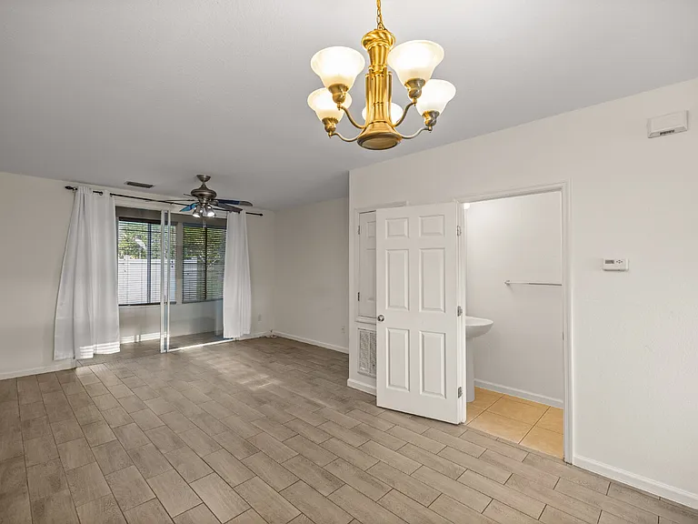 4428 SW 49th Ave — Photo 4