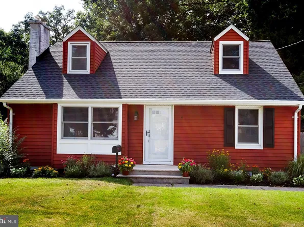 4 Middleton Dr, Hamilton, NJ 08620
