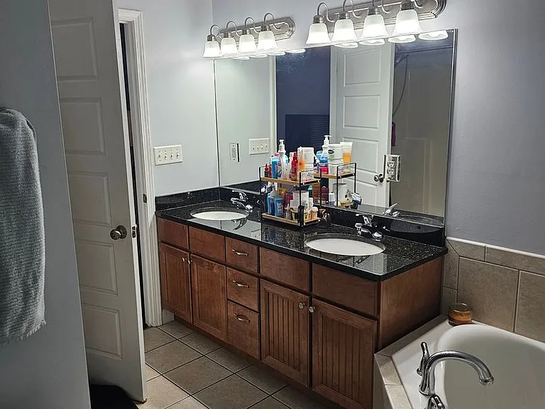 315 Gabrielle Ln — Photo 5