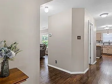5011 Wood Glen Dr — Photo 4