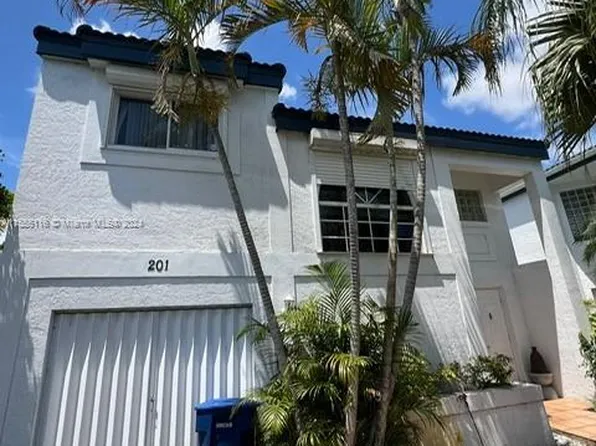201 NE 212th St, Miami, FL 33179