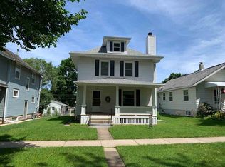 1326 Burch Ave NW, Cedar Rapids, IA 52405