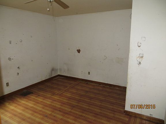 2nd image of 1082 Essex Mill Rd