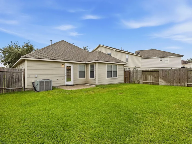 7719 Serene Wood Ln — Photo 23