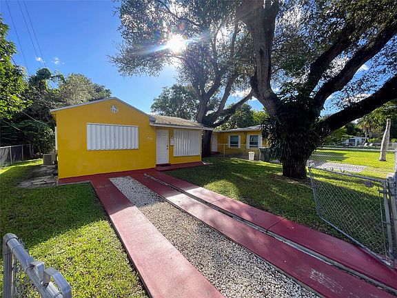 2nd image of 14215-14225 NE 9th Avenue