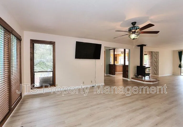 2812 Centennial Ct — Photo 9