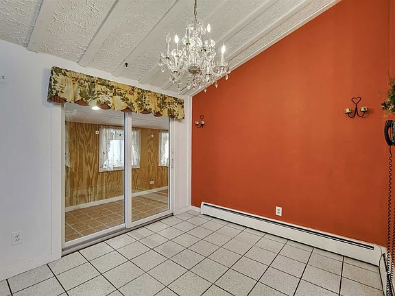 3rd image of 31 Mac Arthur Blvd