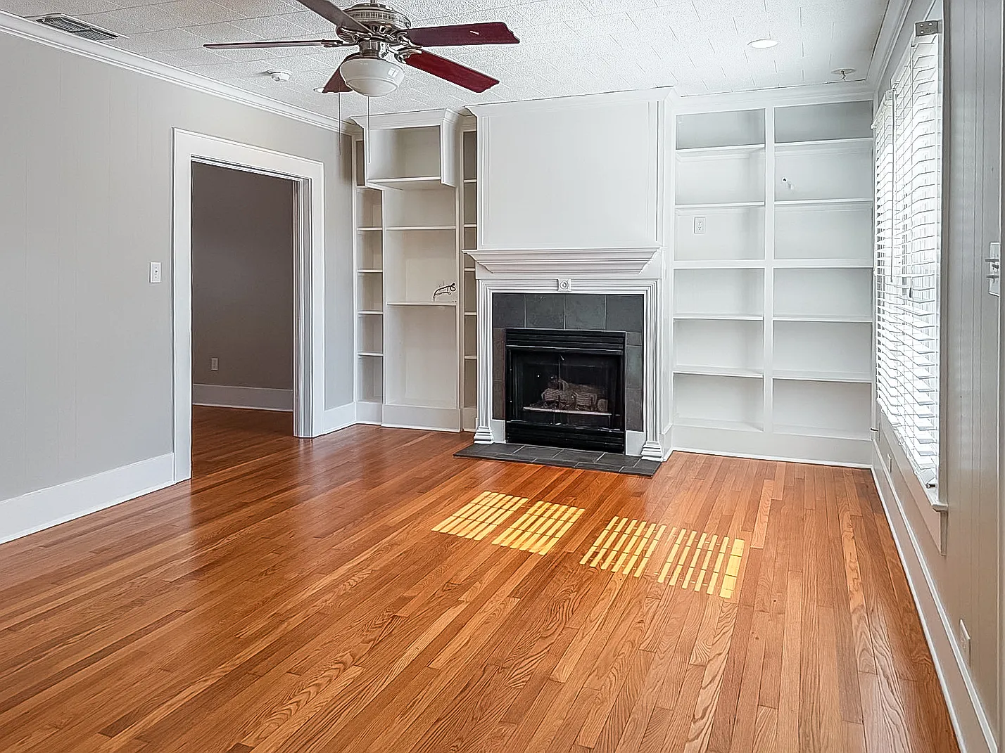 821 South College — Photo 4