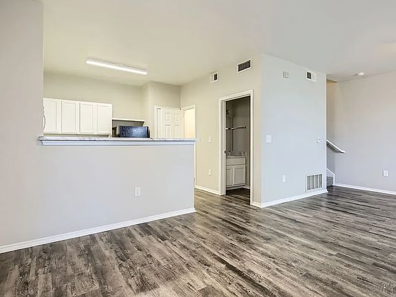 3rd image of 4722 Meadow St #2B