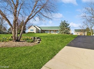 15 Julius Ct, Yorkville, IL 60560