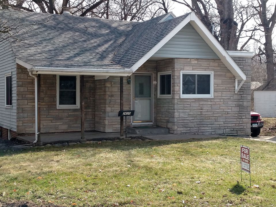 Flat front yard & patio