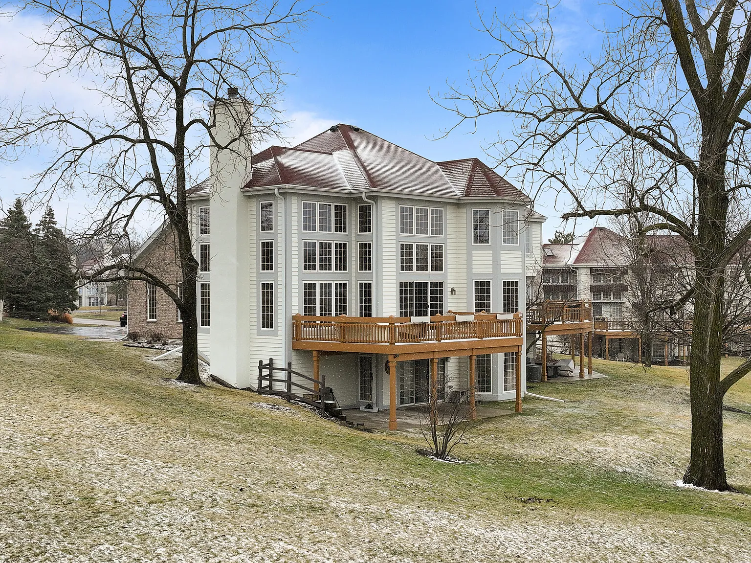1492 Highland Dr photo 1