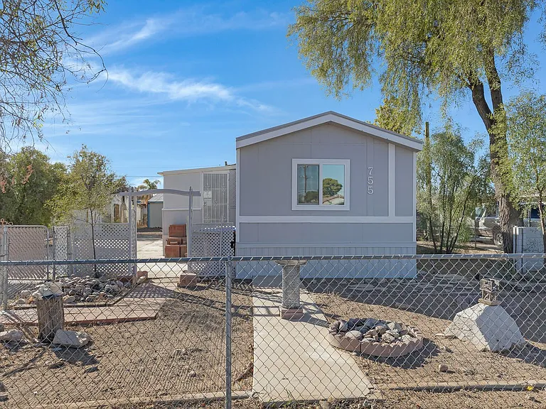 755 W Dewey Ave — Photo 23