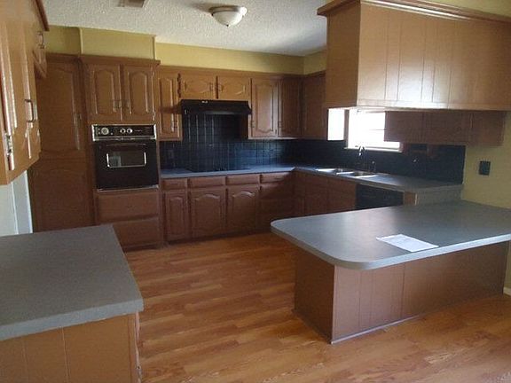 3rd image of 204 Brentwood Dr