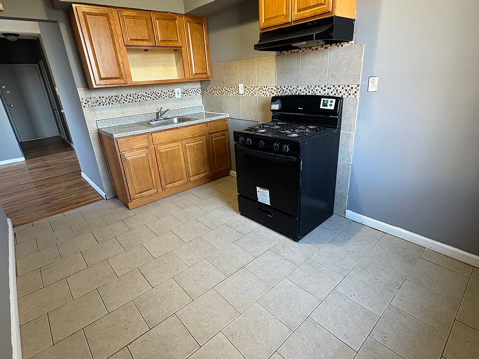 1st image of 246 Roseville Ave #3