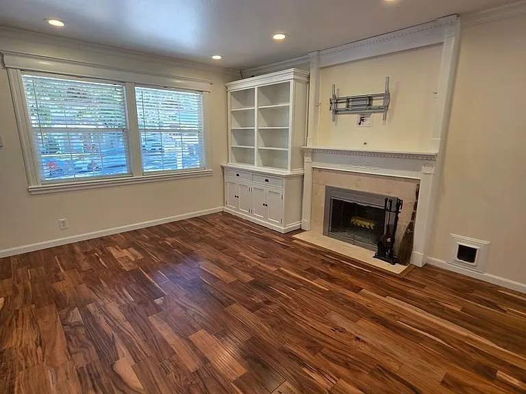 1317 Sherwood Dr — Photo 3
