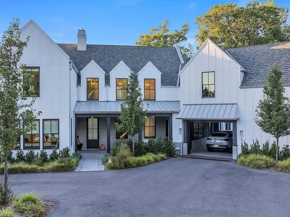 15 Stonegate, Old Tappan, NJ 07675